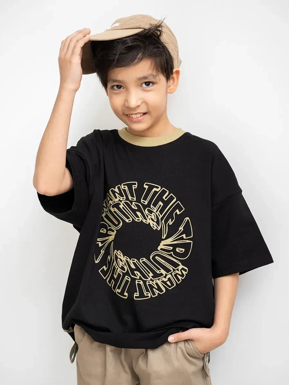 Черная футболка для мальчика в школу