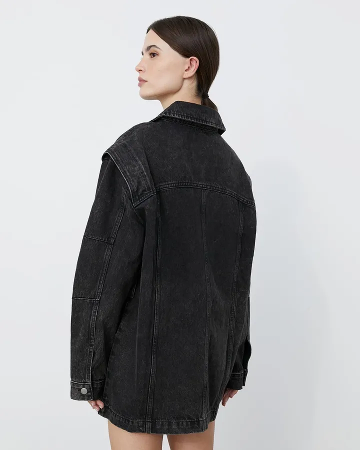 Джинсовая куртка с поясом темно-серого цвета
