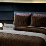 Велюровое покрывало в клетку и две наволочки OVL014