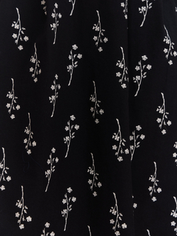 Платье с квадратным вырезом