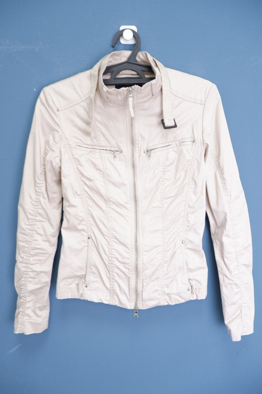 Ветровка Ostin светлая 44 размер