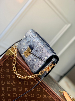 Louis Vuitton Pochette Metis East West