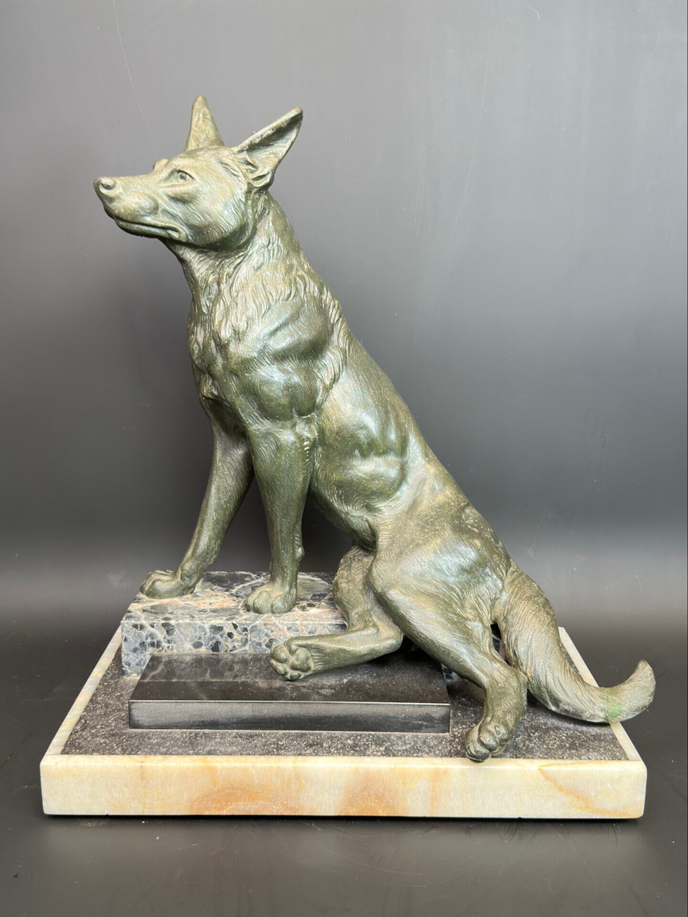 Скульптура в стиле Ар-Деко — Овчарка
