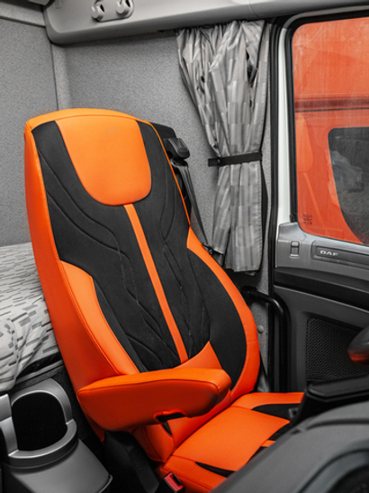 Чехлы Люкс DAF XF 106 (экокожа, оранжевый, черная вставка)