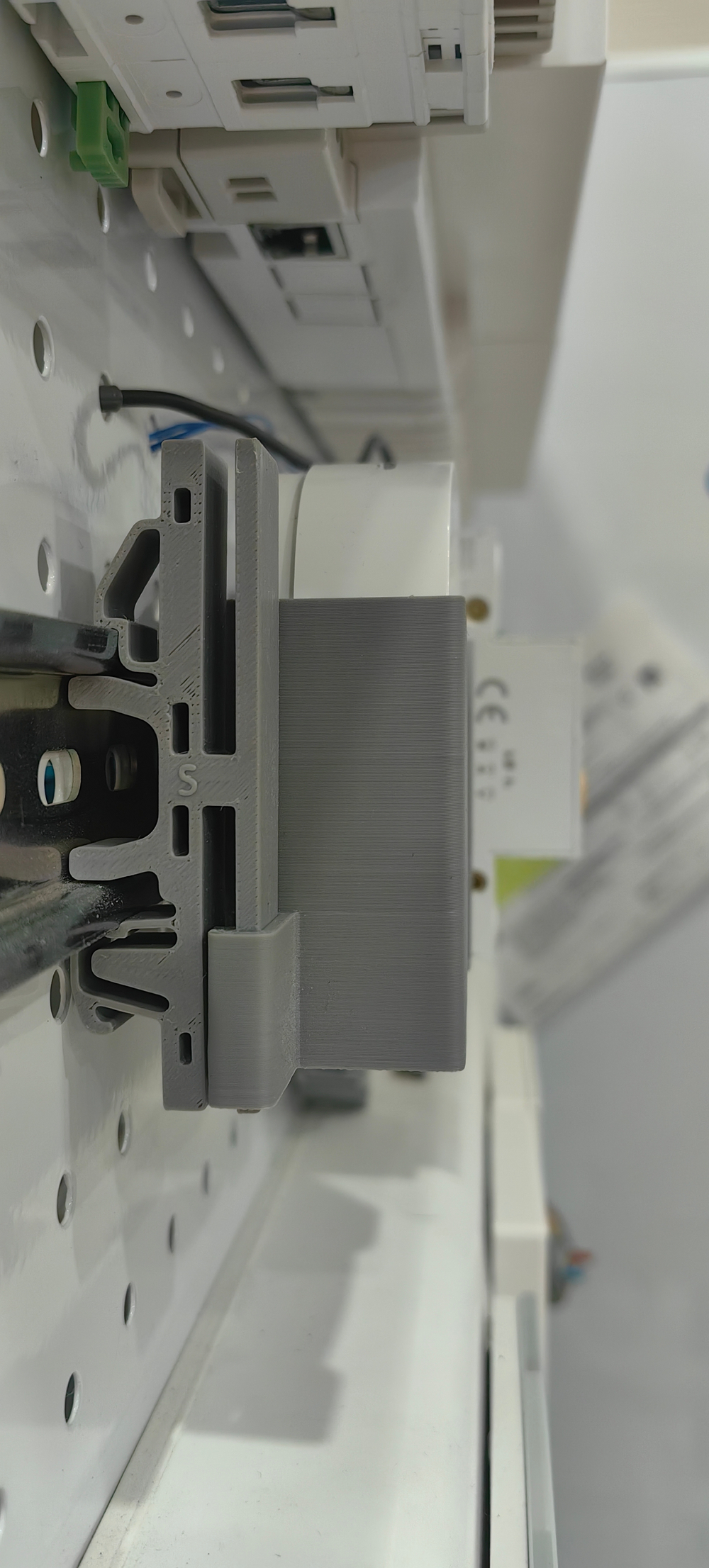 Крепеж на DIN-рейку Ultra V2