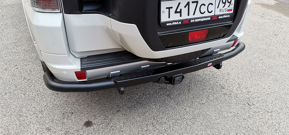 Бампер силовой задний Mitsubishi Pajero IV c квадратом под фаркоп РИФ