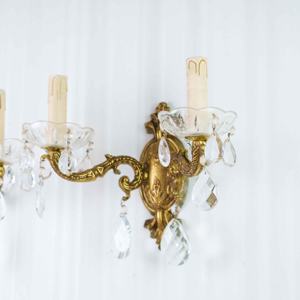 Пара изысканных настенных бра с хрустальными подвесками в стиле Людовика XV