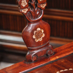 Кресло с перламутром