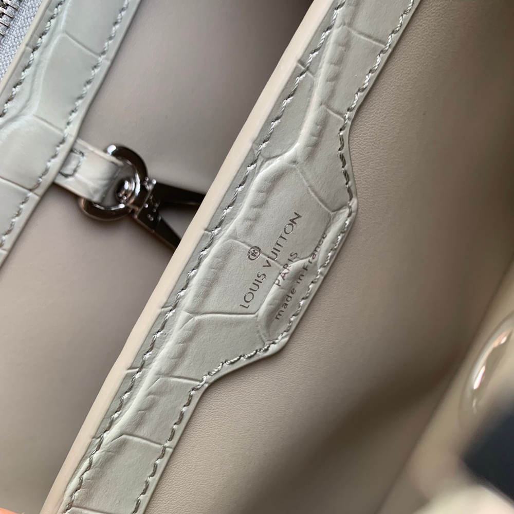 Louis Vuitton Capucines BB