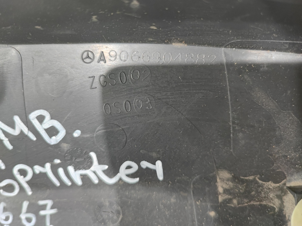 Накладка крыла правого Mercedes Sprinter (W906) Б/У Оригинал A9066904882