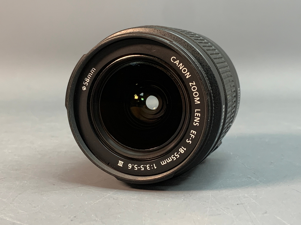 Canon 600D kit 18-55mm 3.5-5.6 III 6.400 кадров