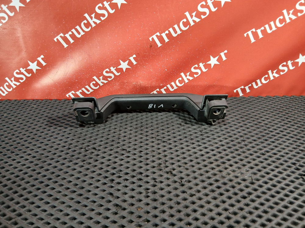 Ручка решетки радиатора правая