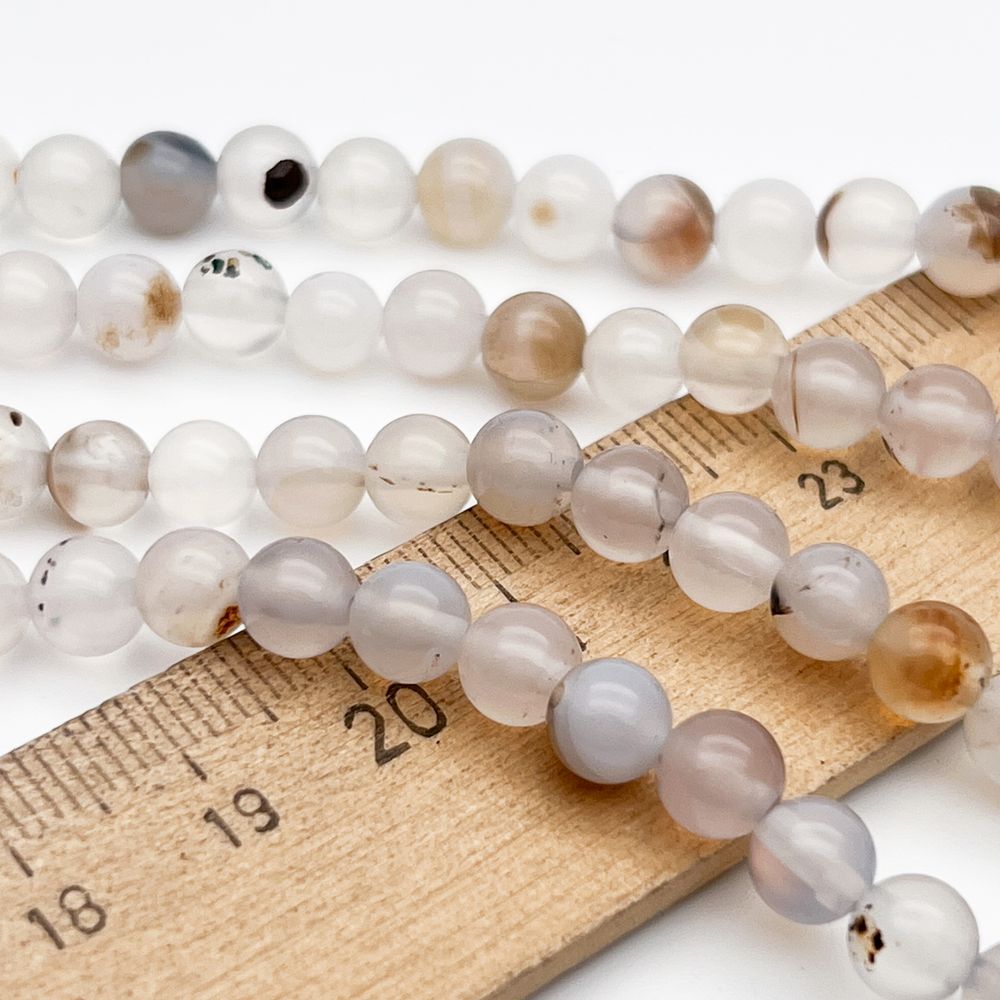 Халцедон бусины, диаметр около 6-6,2 мм, цена за 30-31 шт (1/2 нити)