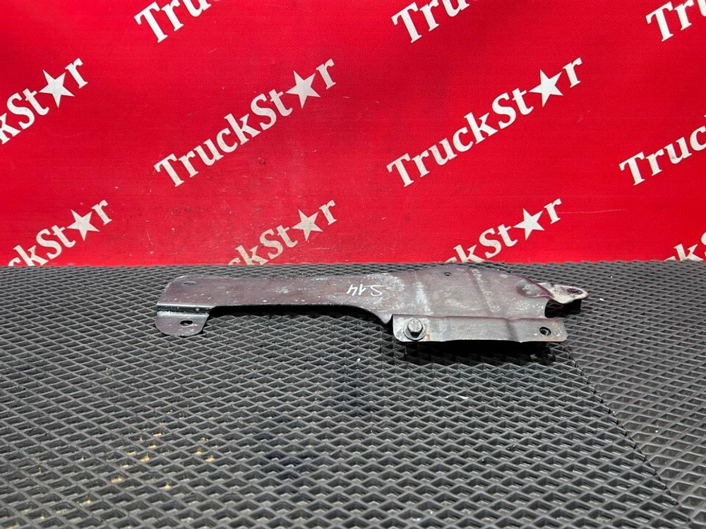 Кронштейн теплового экрана глушителя