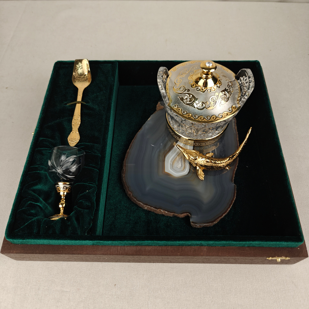 Икорница "Осетринка" с крышечкой на агате с рюмочкой