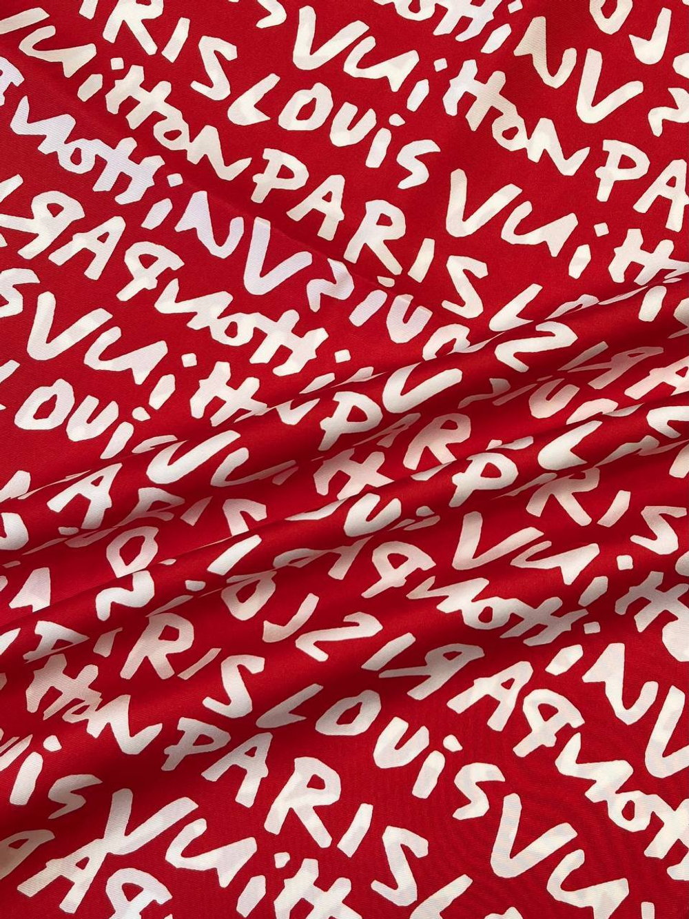 Шелк твил Louis Vuitton Paris красный с белым лого