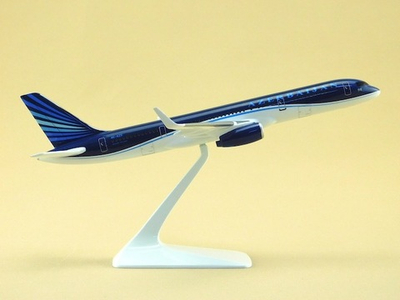 Модель самолета Boeing 757-200 (М1:200, Азербайджанские авиалинии)