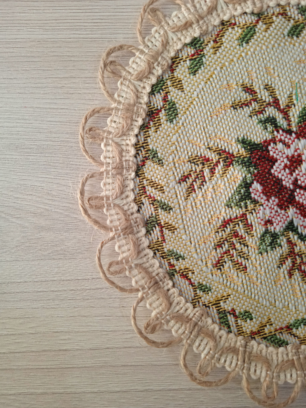 Набор гобеленовых салфеток Маки D15 см 10 шт