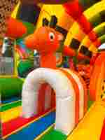 Коммерческий надувной батут «Страна Сафария» с крышей 14*7*6 м