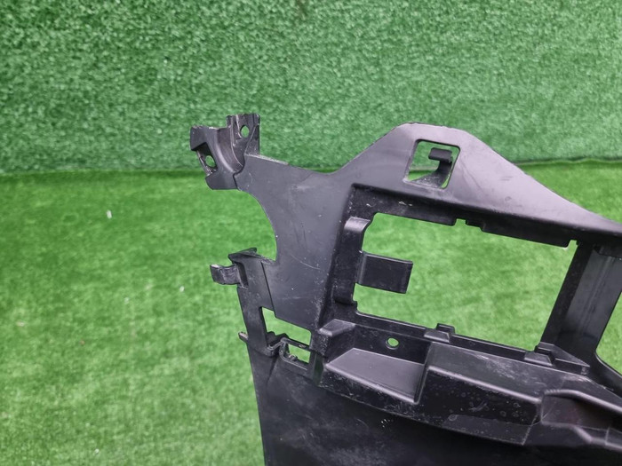 Кронштейн переднего бампера RH BMW 5er G30 (20-23)