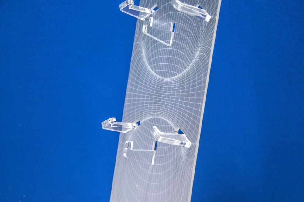 Подставка для выставки продукции компании "Nictech"