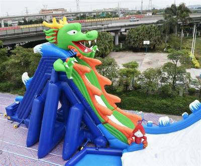 Надувная водная горка с бассейном «Большой спуск», 20*16,5*10 м