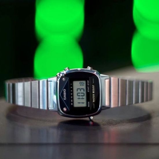 Электронные часы Casio LA-670WAD-1D с бриллиантами