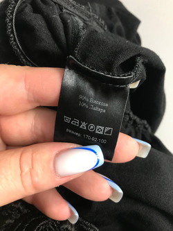 Платье с резинкой на талии и кокетливым акцентом, визуально на 46 размер