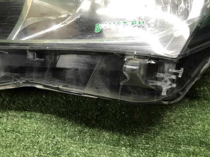 Фара левая Toyota Corolla E160 (2015-2019) галоген