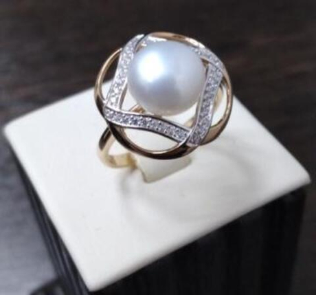 Кольцо из золота с жемчугом
