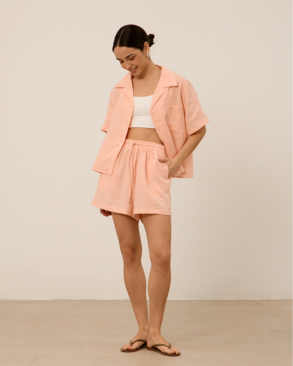 Шорты из 100% льна, персиковые