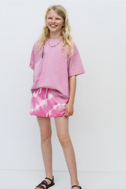 ZARA ШОРТЫ С ПРИНТОМ ТАЙ-ДАЙ, ЦВЕТ ФУКСИИ