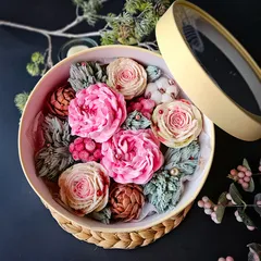 Новогодний зефир круглый «Пион и Розы» / 25 см Новогодний зефир круглый «Пион и Розы» / 25 см