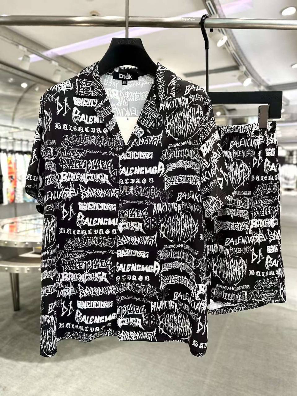 Прогулочный костюм Balenciaga