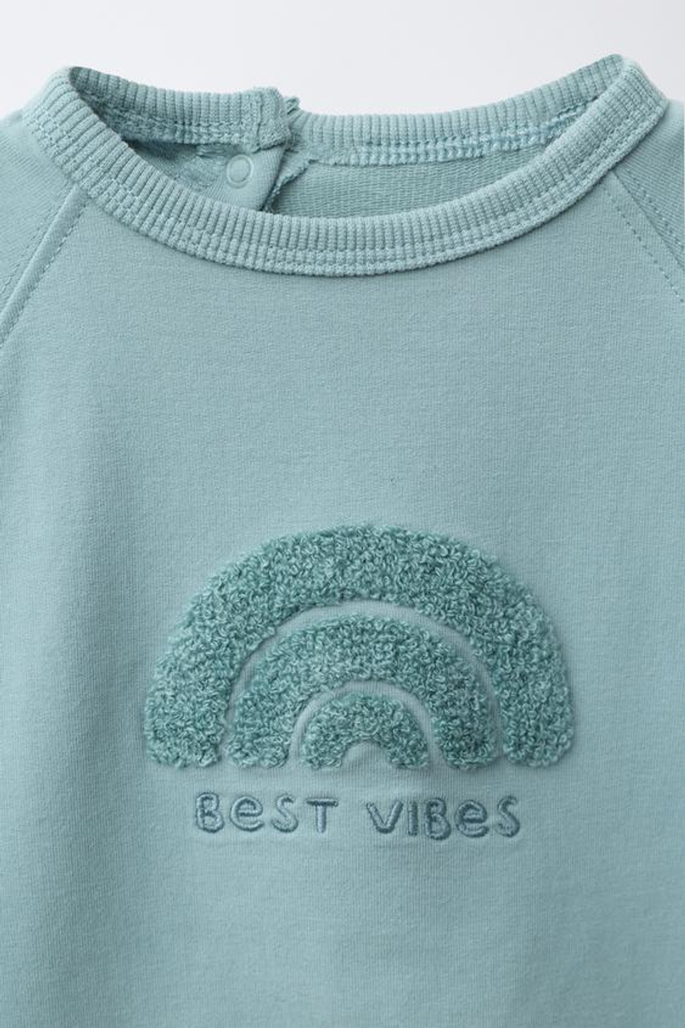 ZARA КОМПЛЕКТ ИЗ ТОЛСТОВКИ И БРЮК-ДЖОГГЕРОВ С МАХРОВОЙ ВЫШИВКОЙ, ЗЕЛЕНОВАТО-СИНИЙ