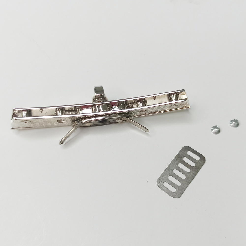 Замок вертушка на винтах 90*15 Серебро