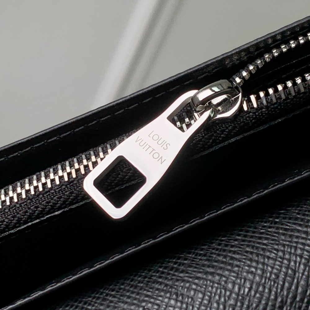 Louis Vuitton Brazza Wallet