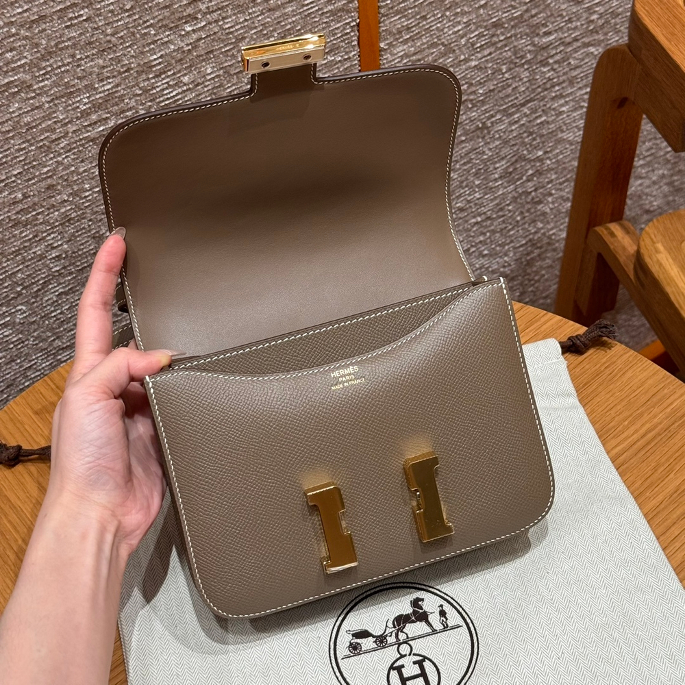 Hermes Constance 18