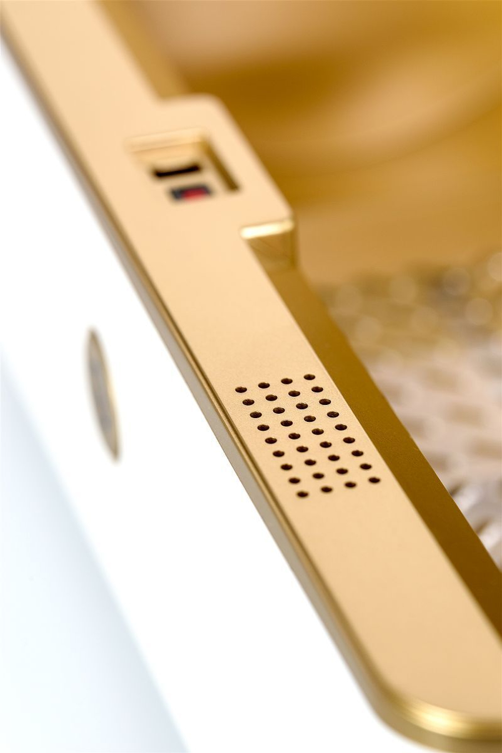 Контейнер для обработки Rosa Rugosa Security Knight Q3 (Цвет: белый с золотистым)