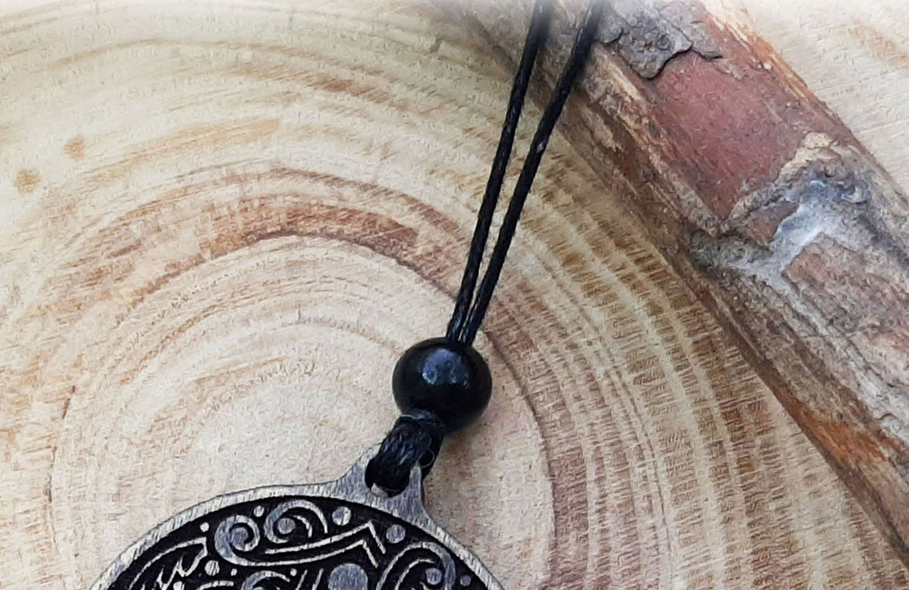 Вощеная нить с бусиной