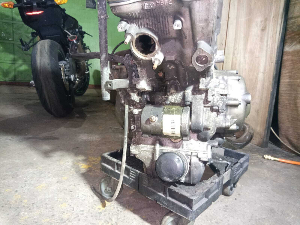 двигатель Honda XL1000 Varadero SD01 (без стартера и статора генератора)