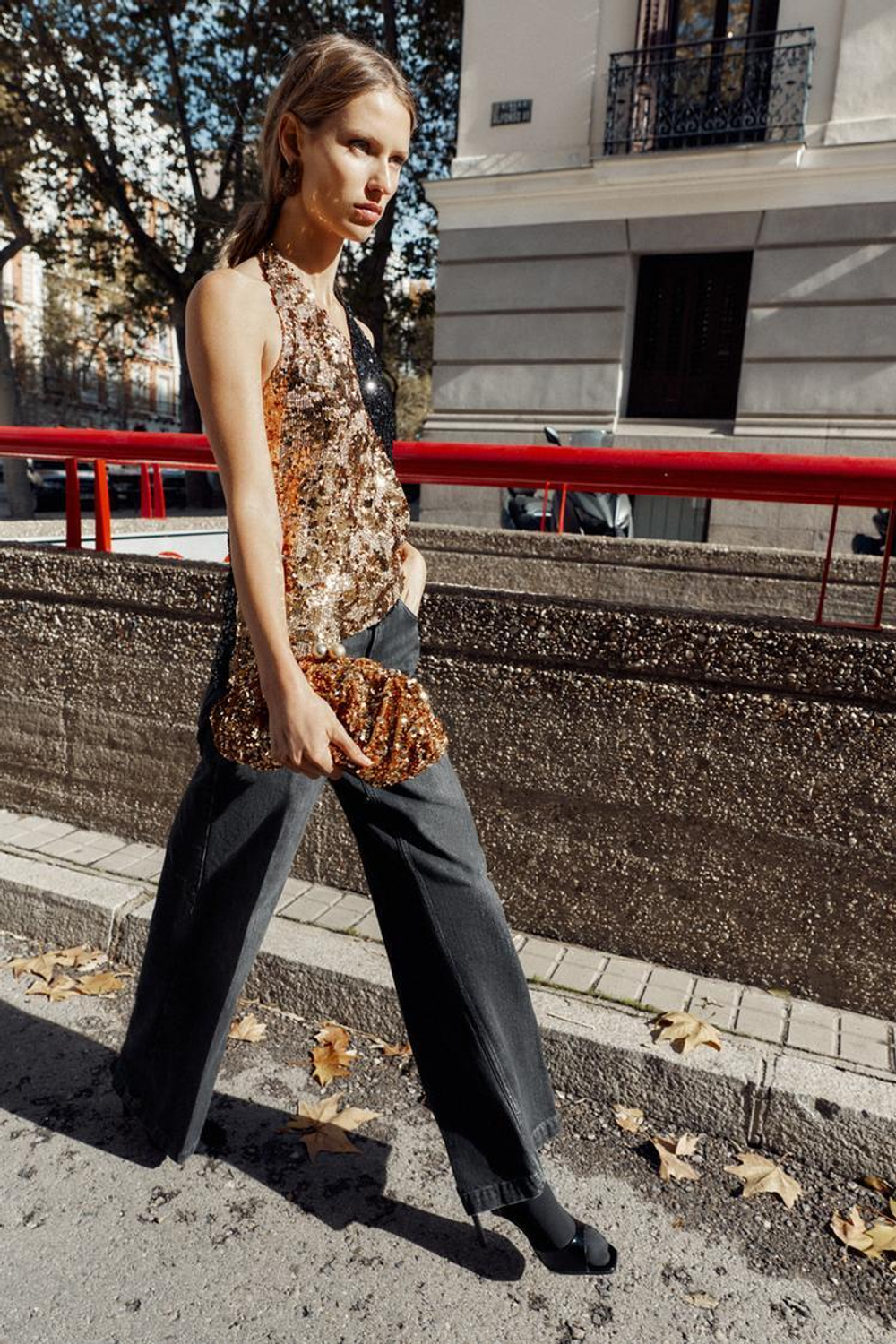 ZARA ТОП С ГОРЛОВИНОЙ ХАЛТЕР И ПАЙЕТКАМИ, ЗОЛОТОЙ