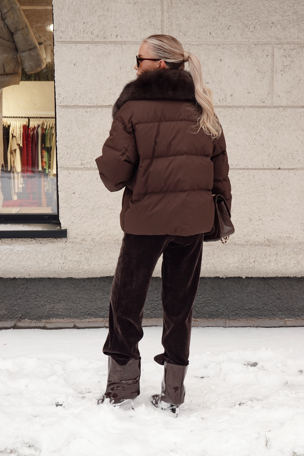 Пуховик из шерсти с английским воротником