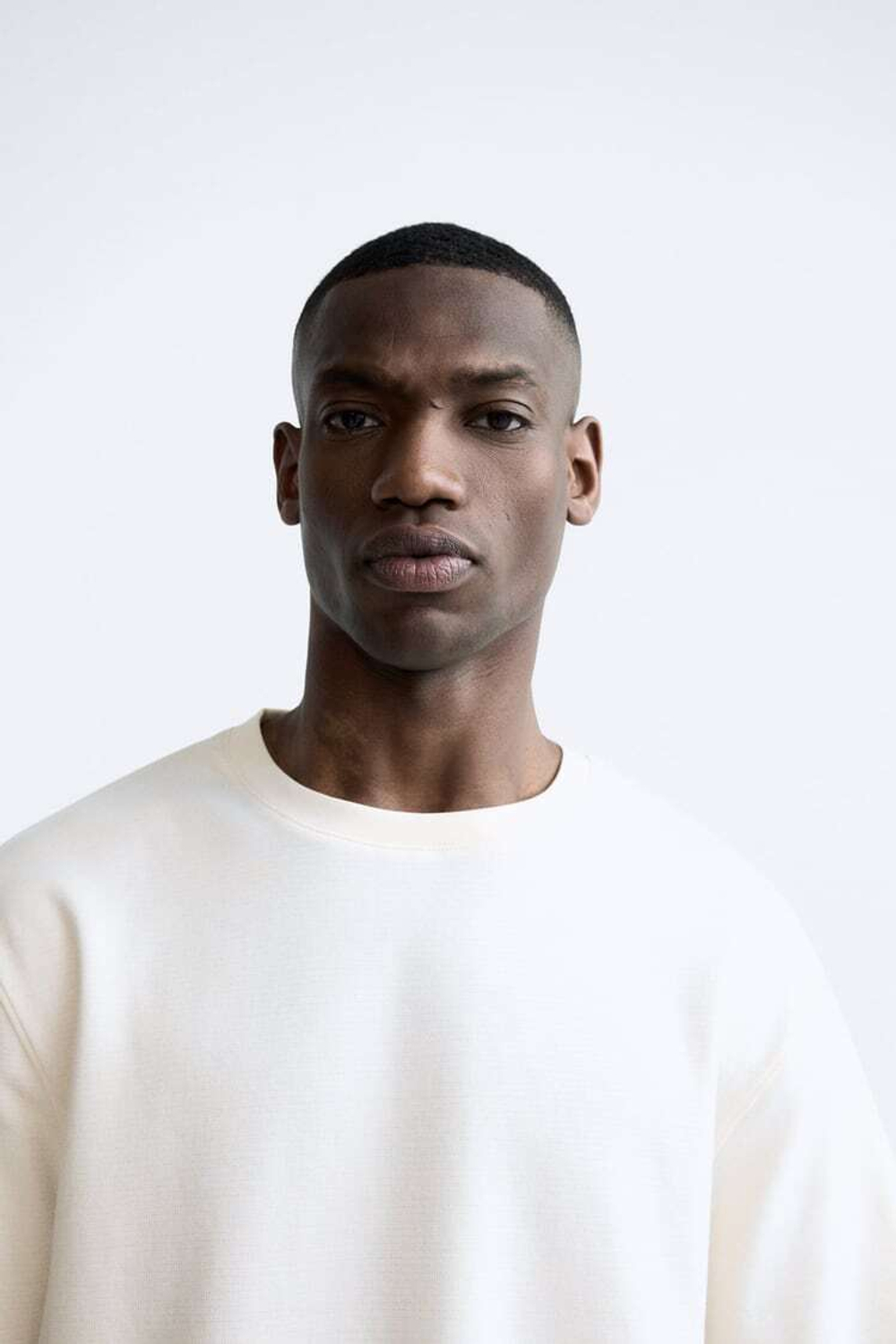 ZARA ФУТБОЛКА ИЗ РЕЛЬЕФНОЙ ТКАНИ, ЖЕЛТОВАТО-БЕЛЫЙ