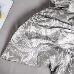 Постельное белье ЕВРО (двуспалка) Египедский Хлопок Белые лепестки на сером