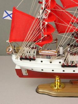 Meteor Lights Модель парусника Secret / Алые Паруса, 52 см