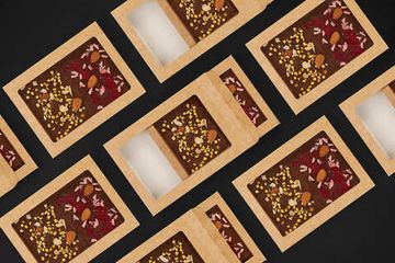 Упаковка с окном для 5 шоколадных плиток по 30 г