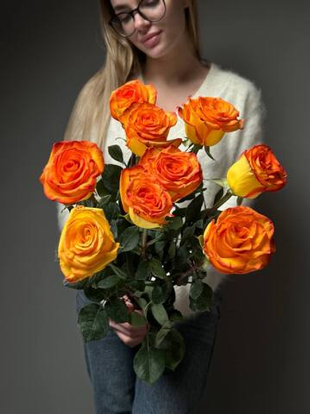 Букет из 9 оранжевых роз под ленту