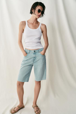 ZARA ДЖИНСОВЫЕ ШОРТЫ Z1975 СО СРЕДНЕЙ ПОСАДКОЙ, ГОЛУБОЙ