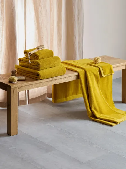 Полотенце для рук цвета охры из коллекции essential, 50х90 см